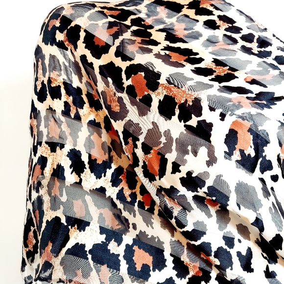 SOLD 🦋 vintage silk chiffon sheer leopard scarf - Picture 5 of 16